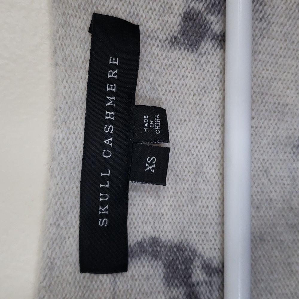 Skull Cashmere Penny Skull-Print V-Neck Cashmere Sweater XS - Picture 5 of 6